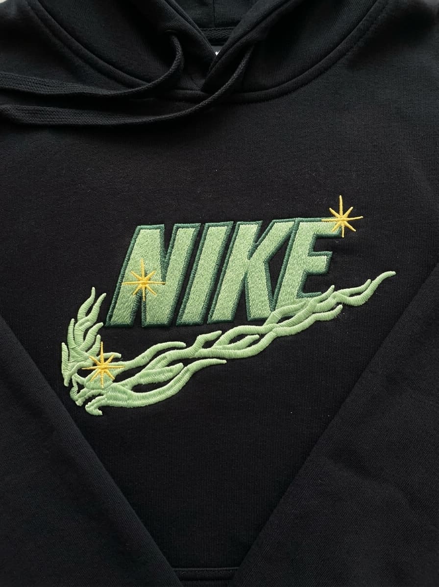 Nike flammes vertes broderie hoodie noir